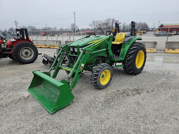 2023-john-deere-4052m-image-1