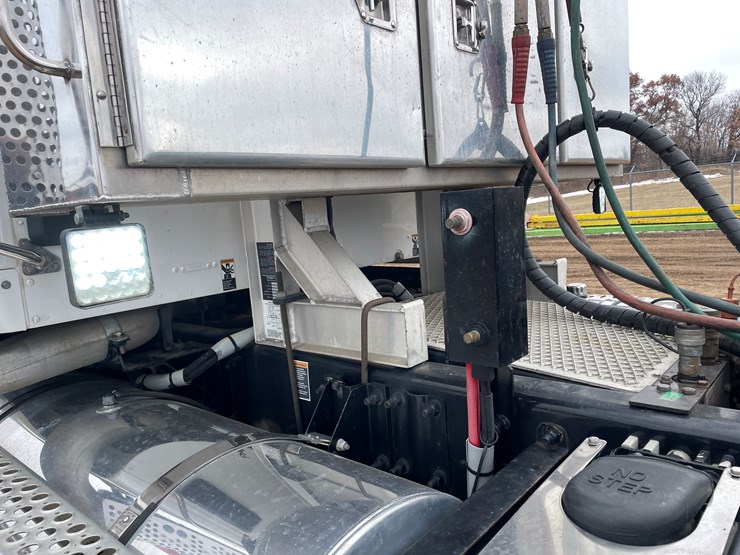 2019-kenworth-t880-image-34