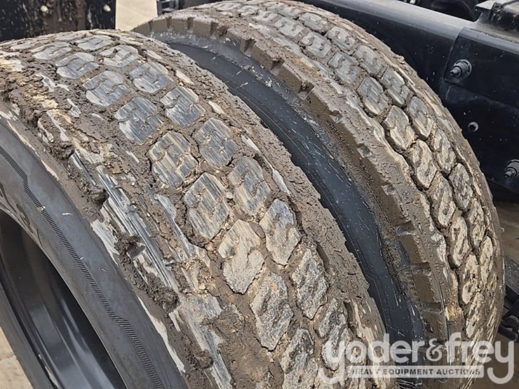 2019-peterbilt-579-image-19