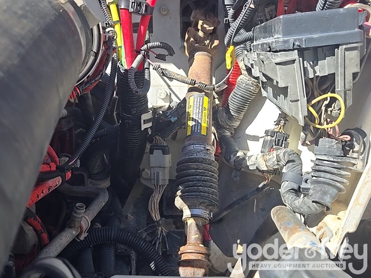 2017-freightliner-m2-106-image-39