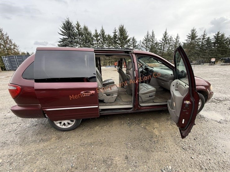 2002-chrysler-town-&-country-image-25