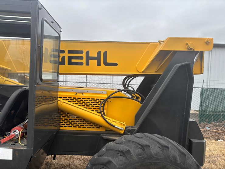 #2310-•-2004-gehl-rs8-telehandler-image-10