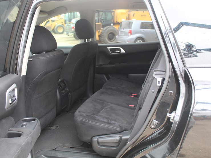 2015-nissan-pathfinder-image-4