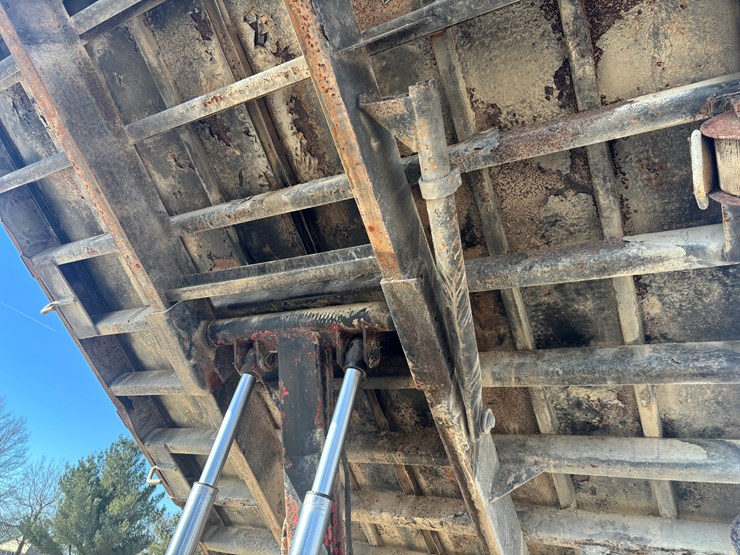 freightliner-fl70-image-53