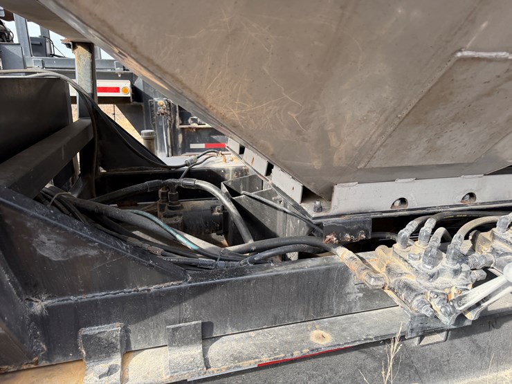 #40961-•-2011-magnolia-/-adams-t/a-fertilizer-tender-trailer-image-35
