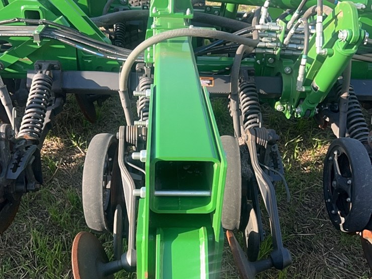 2018-john-deere-1910-image-116