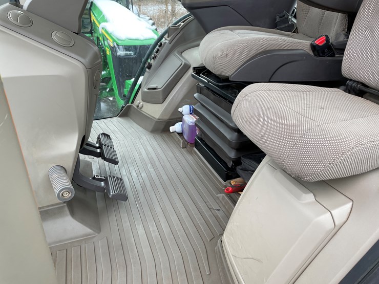 2020-john-deere-8r-340-image-46