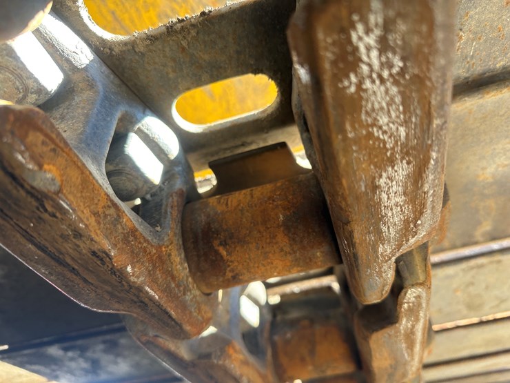 new-holland-eh215-image-69