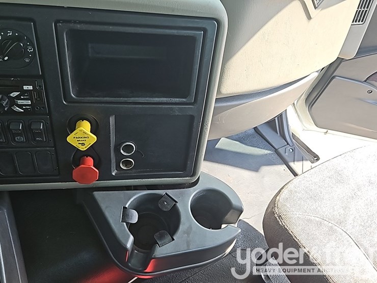 2017-international-8600-image-48