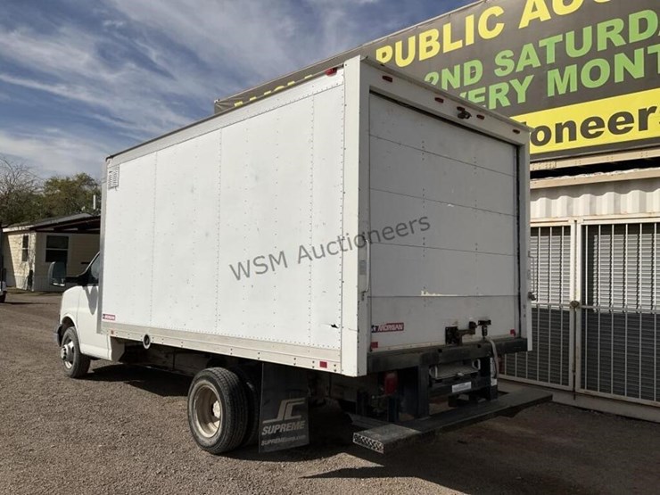 2011-chevrolet-express-4500-image-7