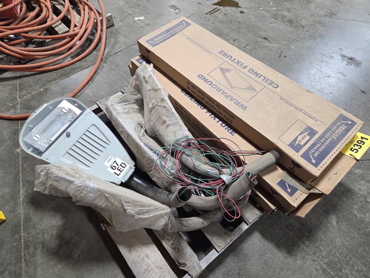 #5391-•-(4)-streetlights,-(3)-ceiling-fixtures-image-1