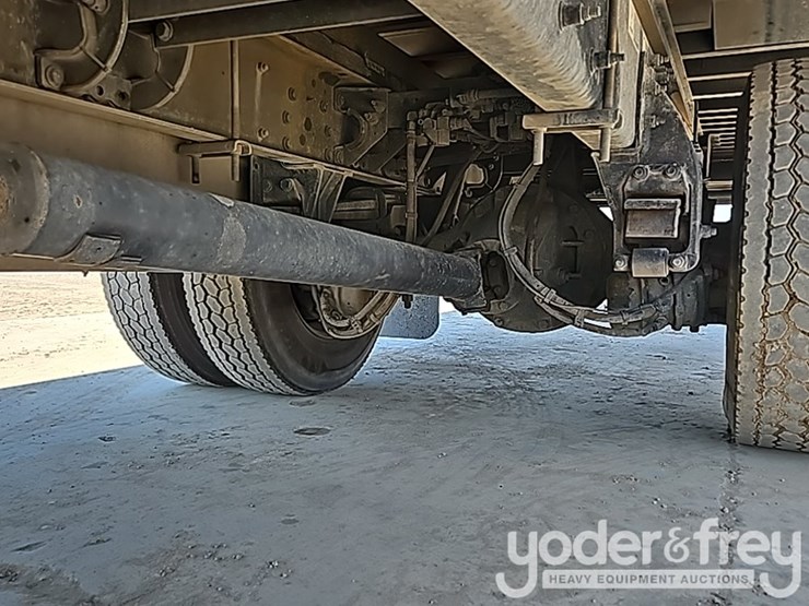 2018-peterbilt-337-image-23