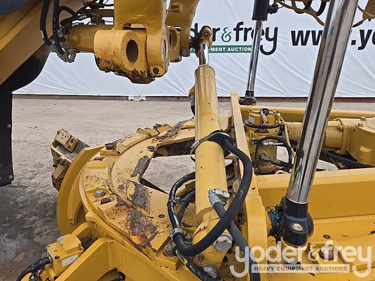 2015-caterpillar-12m3-image-29