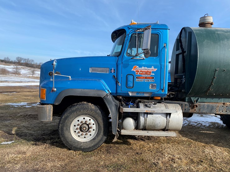 #425-•-mack-elite-cl-713-manure-truck-(has-wi-title)-(colfax,-wi)-image-9