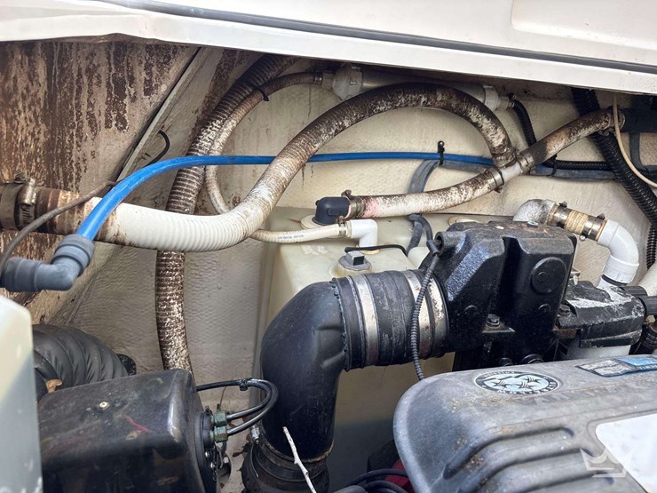 2007-regal-30-express-cruiser-boat-with-t/a-trailer-image-46