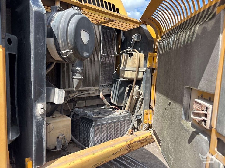 2006-deere-120c-image-5