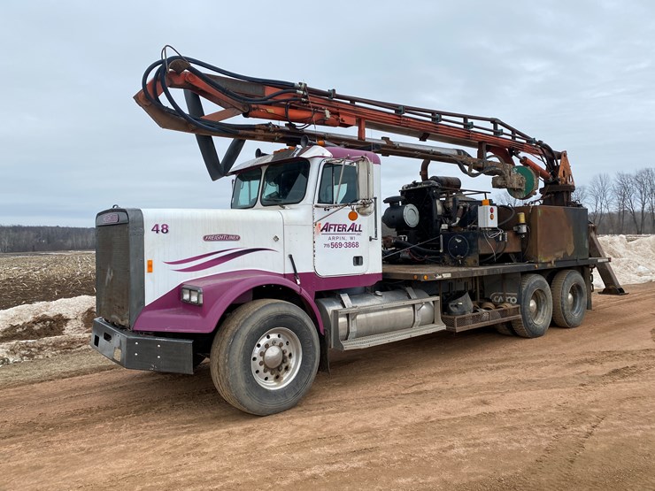 #400-•-1988-freightliner-boom-pump-truck-(has-wi-title)-(arpin,-wi)-image-1