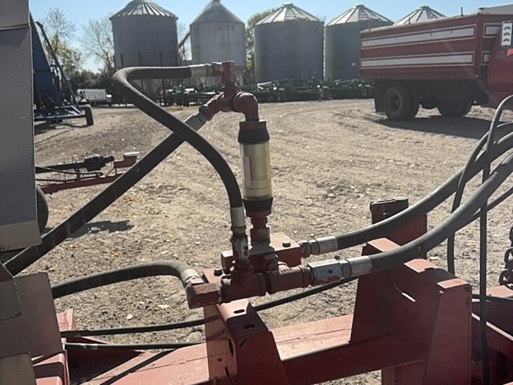 ag-–-800-stainless-steel-fertilizer-spreader,-fully-hydraulic-drive,-roll-tarp,-large-floatation-tires-￼￼-image-20