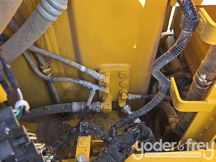 2022-komatsu-pc360-lc-11-image-47