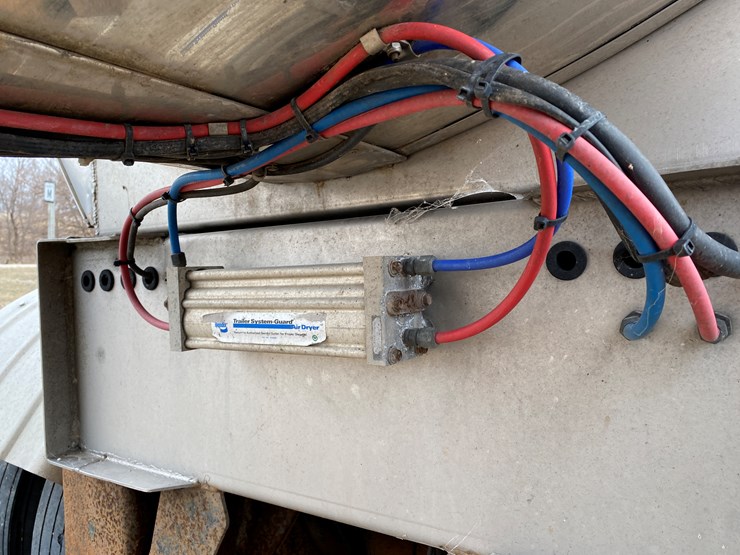 #540-•-2003-st+e-fab-insulated-6,200-gallon-tanker-trailer-(wi-title-in-delay)-(watertown,-wi)-image-30