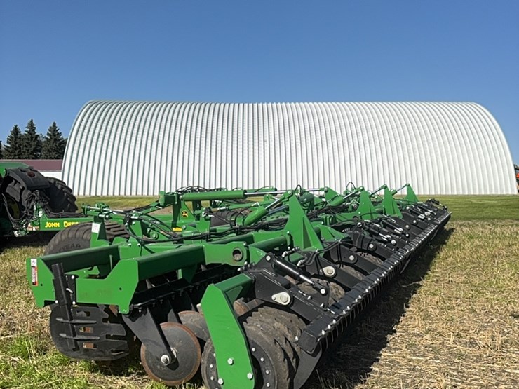 2023-john-deere-h-image-3