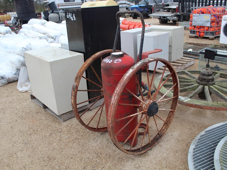 #6460-•-fire-extinguisher-image-1