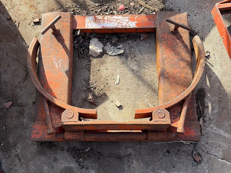 #82-•-forklift-attachment-barrel-clamp-image-1