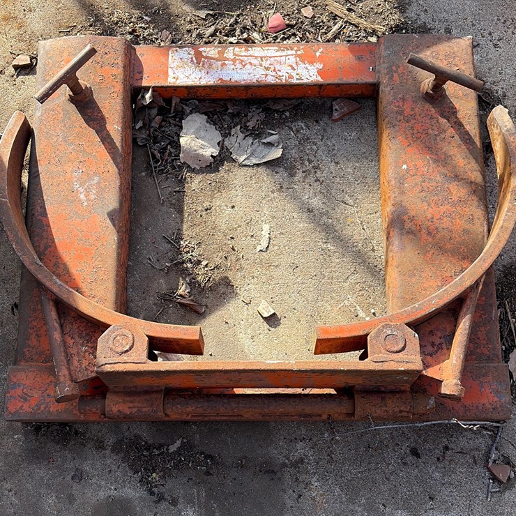 #82 • Forklift attachment barrel clamp