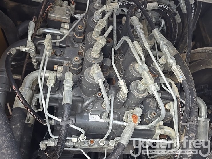 2018-volvo-ec200el-image-40