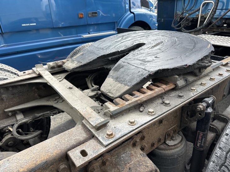 2001-volvo-10-image-24