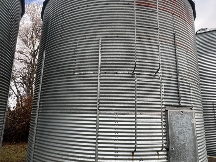 lot-24.-3,250-bu.-columbian-grain-bin-to-be-moved-(bin-2)-image-1