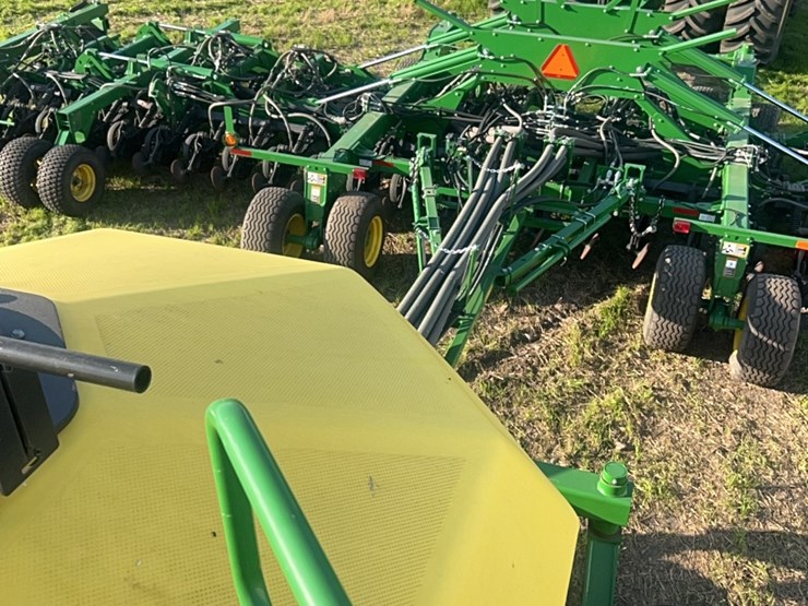 2018-john-deere-1910-image-210