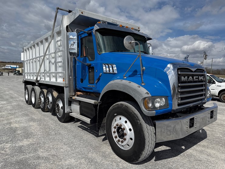 2017-mack-granite-gu713-image-2