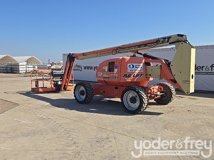 2017-jlg-600aj-image-3