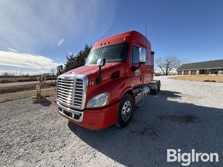 2013-freightliner-cascadia-113-image-9