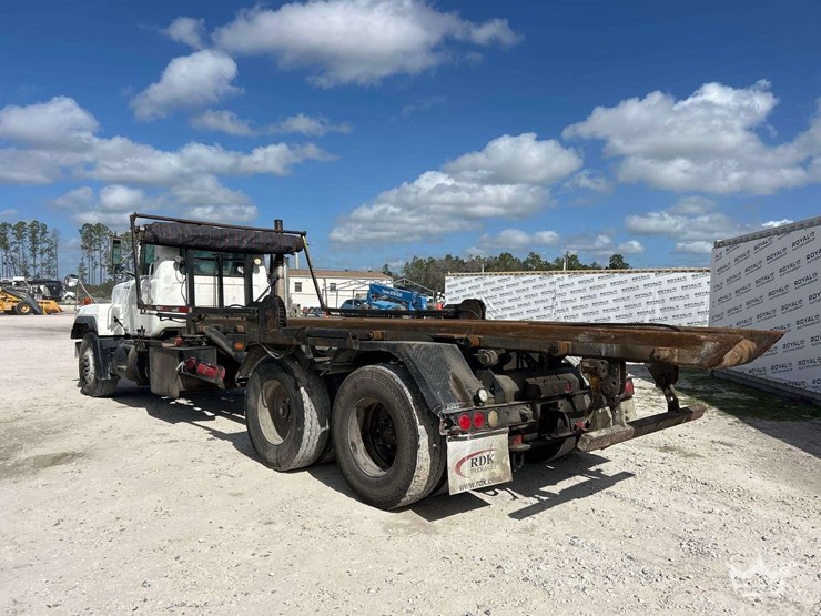 2001-mack-rd688s-image-4