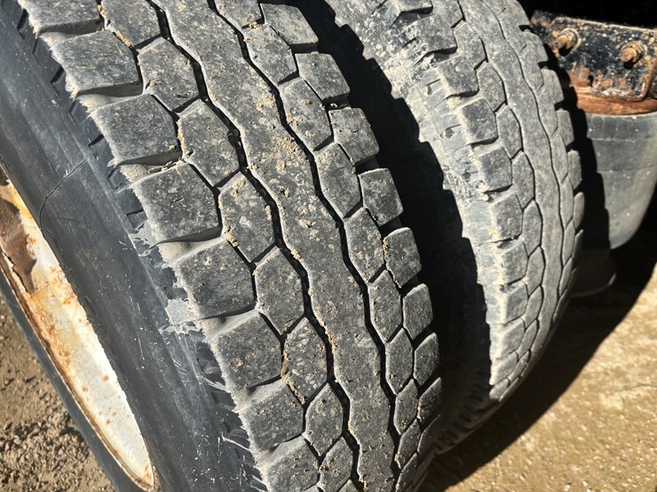 2005-sterling-lt8500-image-75