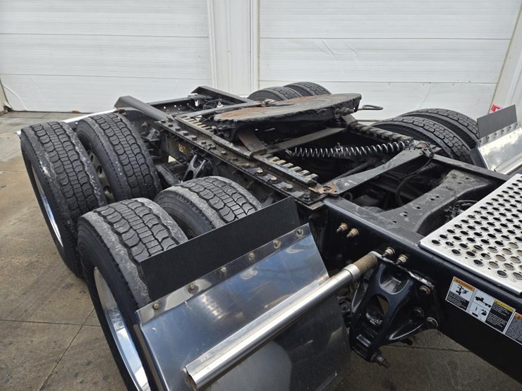 2019-kenworth-t680-image-26