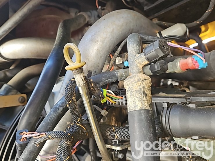 2017-caterpillar-415f2-il-image-26