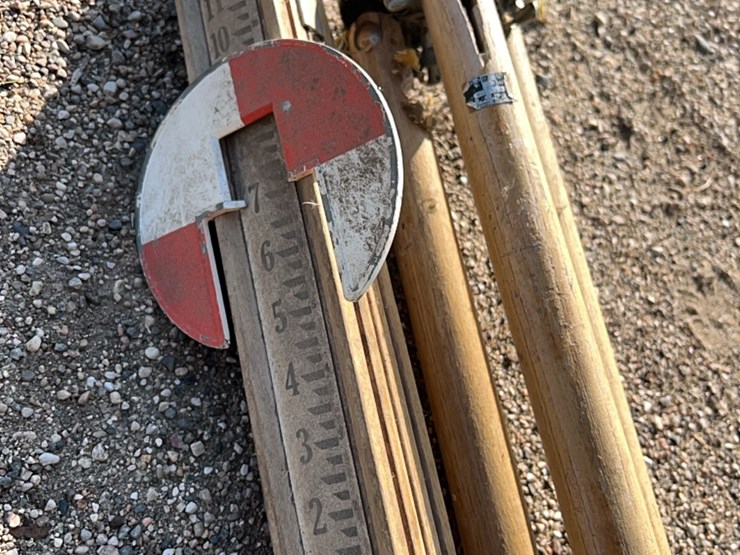 survey-tool,-complete-with-scope,-measuring-stick,-tripod-image-17
