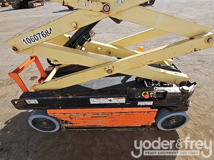 2017-jlg-1932r-image-19