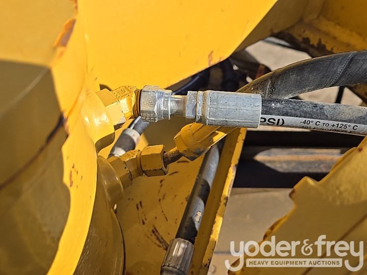 2005-caterpillar-140h-vhp-plus-image-24