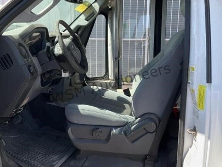 2015-ford-f550-image-24