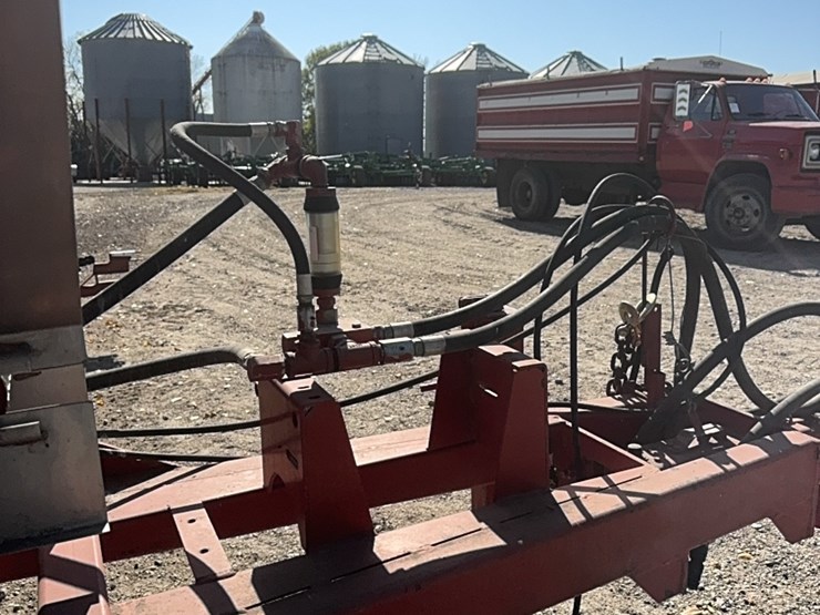 ag-–-800-stainless-steel-fertilizer-spreader,-fully-hydraulic-drive,-roll-tarp,-large-floatation-tires-￼￼-image-19