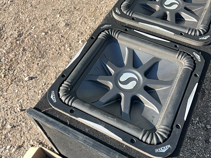 deluxe-speaker-system-for-car-or-tractor-image-21