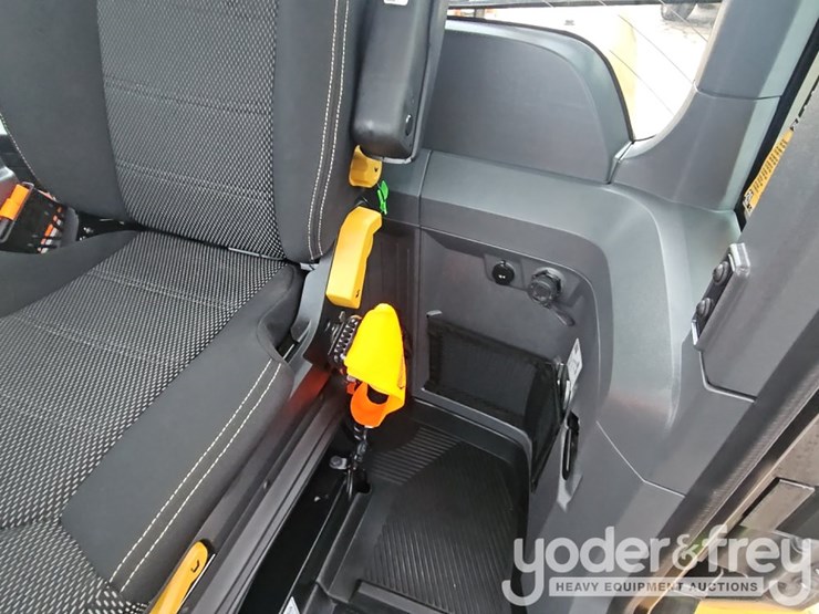 2026-caterpillar-926-image-36