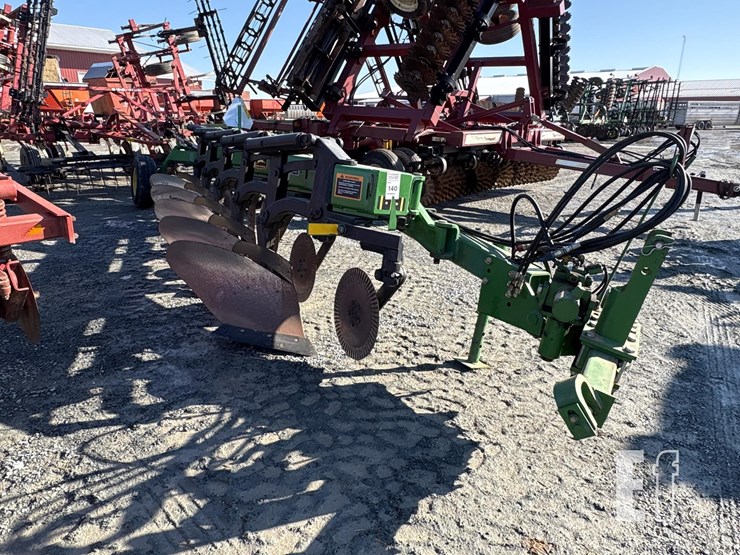 john-deere-2810-image-1