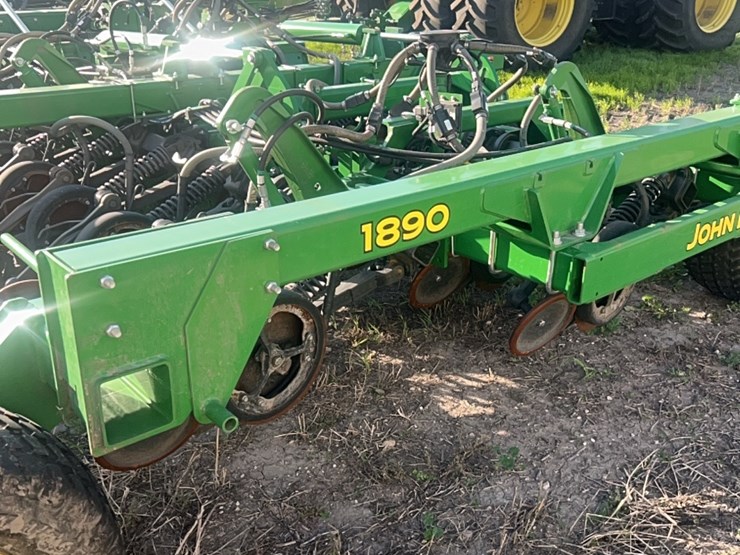 2018-john-deere-1910-image-50