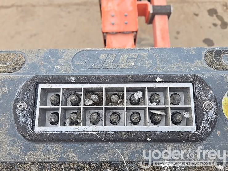 2015-jlg-600s-image-67