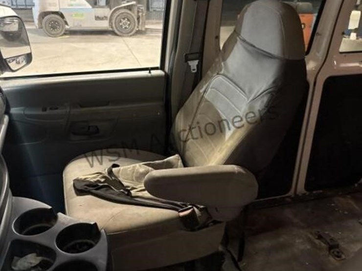 2006-ford-cargo-image-24